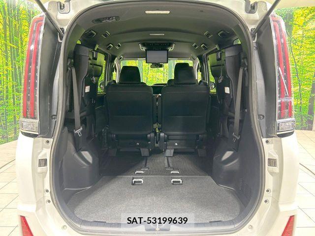 Toyota NOAH 2018-01 8209164-10