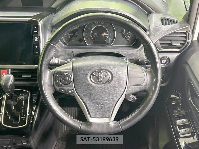 Toyota NOAH 2018-01 8209164-11
