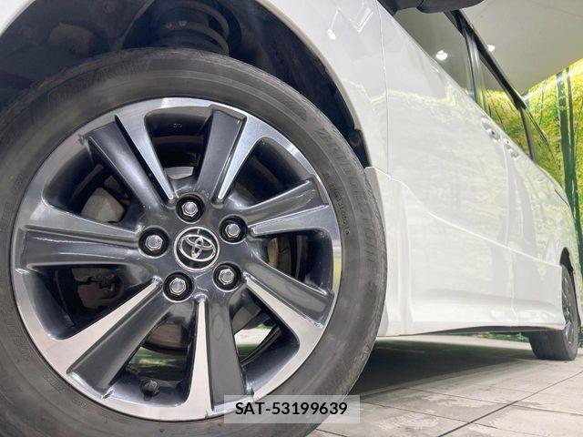 Toyota NOAH 2018-01 8209164-13