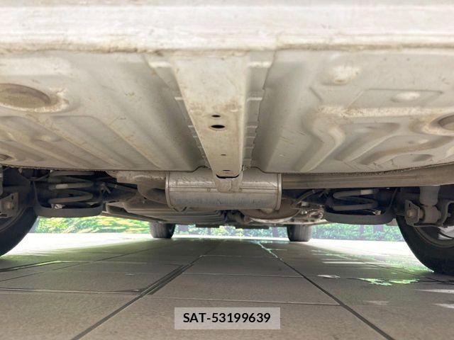 Toyota NOAH 2018-01 8209164-18
