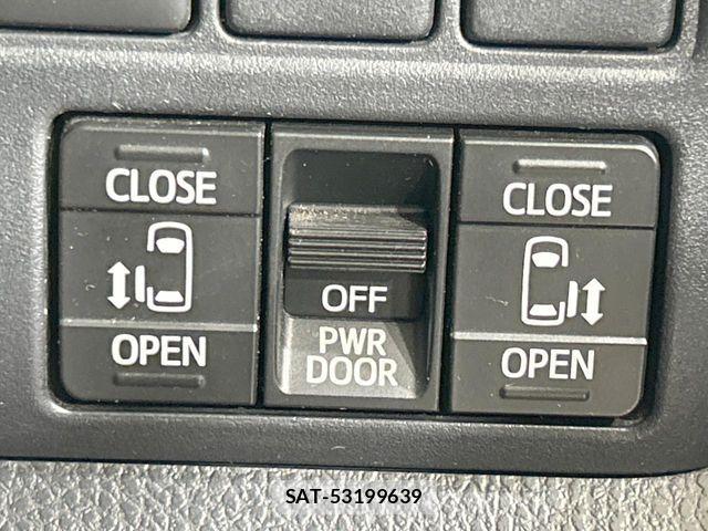 Toyota NOAH 2018-01 8209164-6
