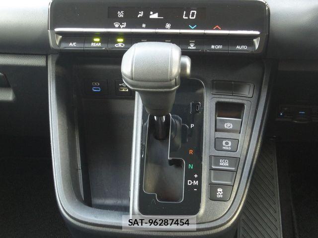 Toyota NOAH 2023-12 8209154-11