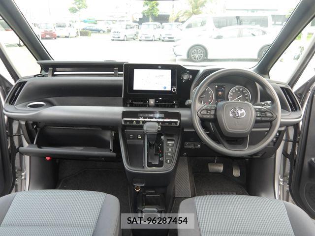 Toyota NOAH 2023-12 8209154-1