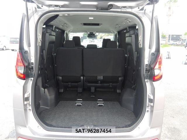 Toyota NOAH 2023-12 8209154-19