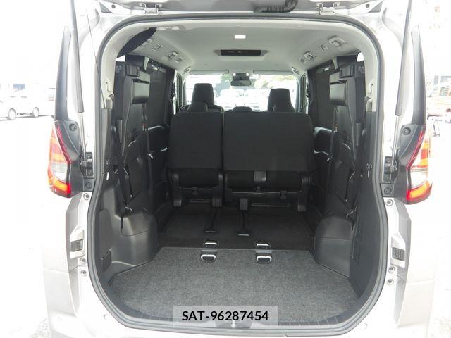 Toyota NOAH 2023-12 8209154-20