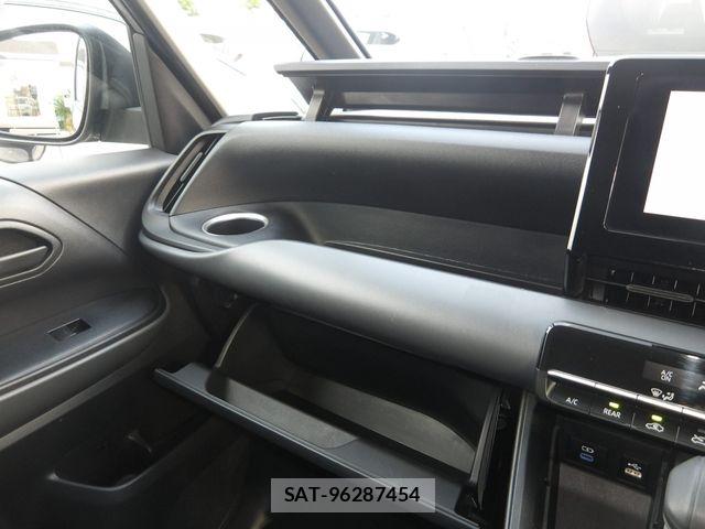 Toyota NOAH 2023-12 8209154-23