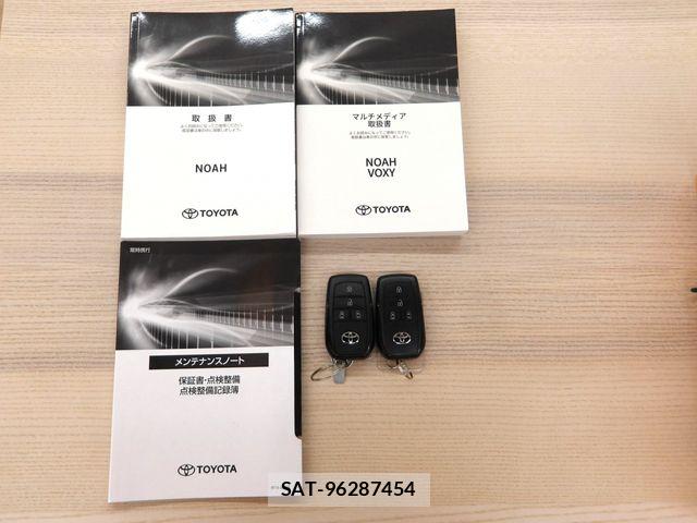 Toyota NOAH 2023-12 8209154-27