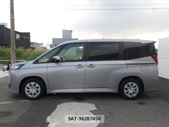 Toyota NOAH 2023-12 8209154-28