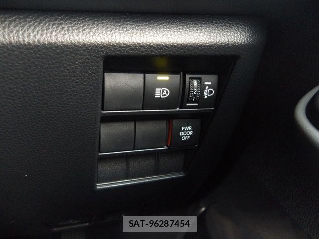 Toyota NOAH 2023-12 8209154-8