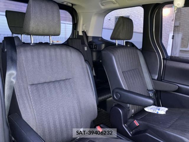 Toyota NOAH 2023-03 8209150-10