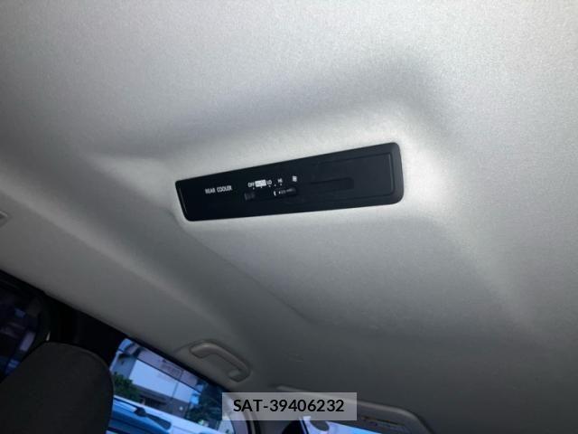 Toyota NOAH 2023-03 8209150-11