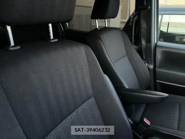 Toyota NOAH 2023-03 8209150-12