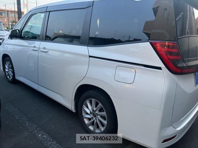 Toyota NOAH 2023-03 8209150-6