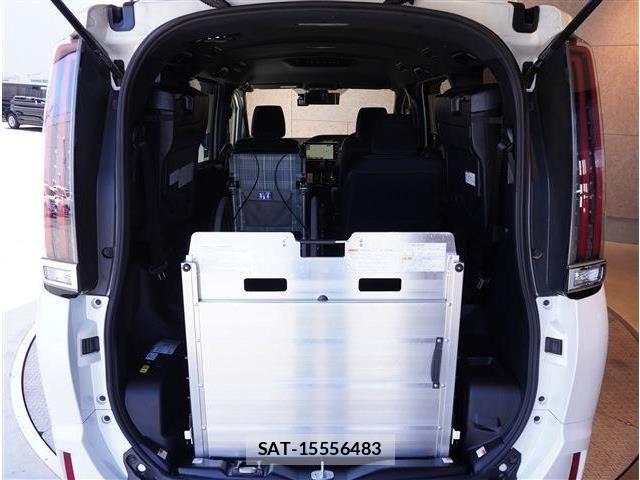 Toyota NOAH 2019-04 8209147-9