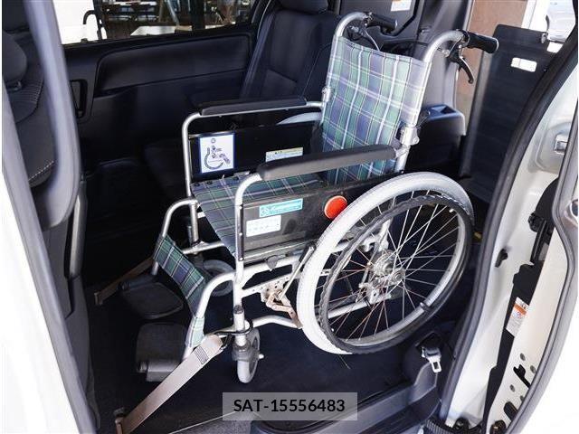 Toyota NOAH 2019-04 8209147-10