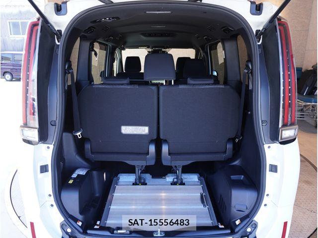 Toyota NOAH 2019-04 8209147-16