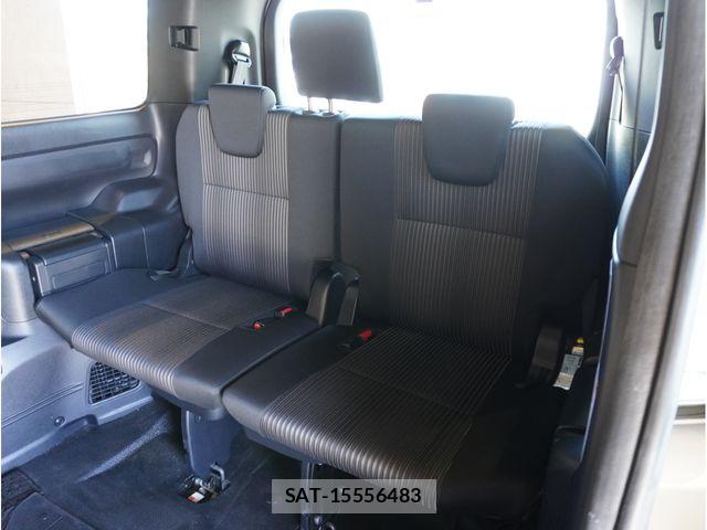 Toyota NOAH 2019-04 8209147-17