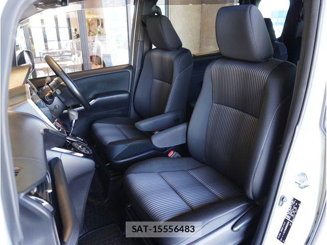 Toyota NOAH 2019-04 8209147-19