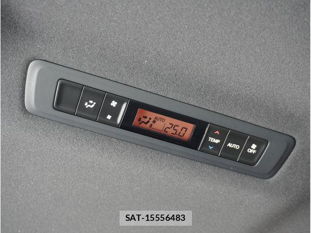 Toyota NOAH 2019-04 8209147-25