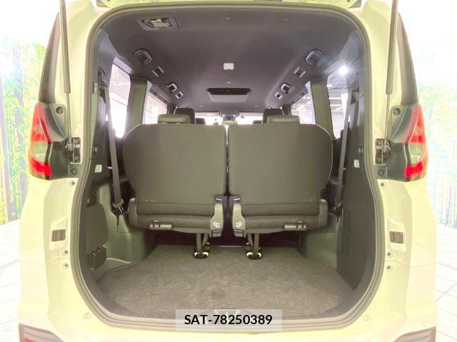 Toyota NOAH 2023-02 8209148-10