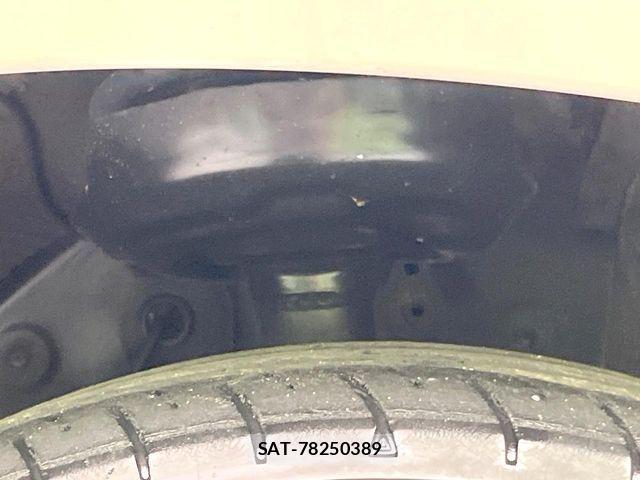 Toyota NOAH 2023-02 8209148-17