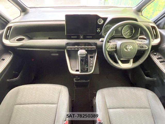 Toyota NOAH 2023-02 8209148-1