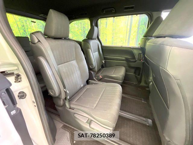 Toyota NOAH 2023-02 8209148-8