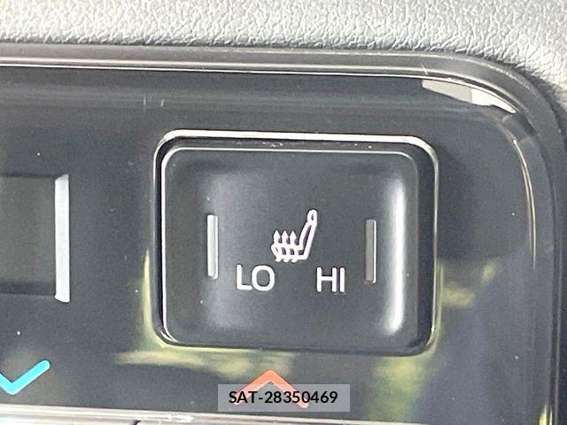 Toyota NOAH 2024-07 8209146-6