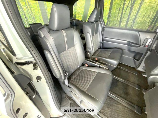 Toyota NOAH 2024-07 8209146-8