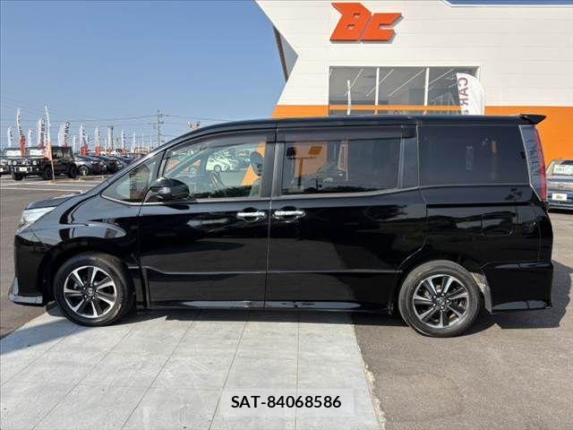 Toyota NOAH 2019-04 8209160-10