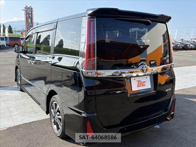 Toyota NOAH 2019-04 8209160-14