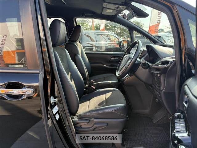 Toyota NOAH 2019-04 8209160-15