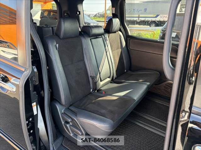 Toyota NOAH 2019-04 8209160-17