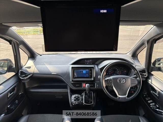 Toyota NOAH 2019-04 8209160-1