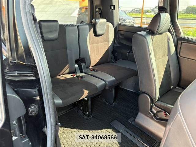Toyota NOAH 2019-04 8209160-19