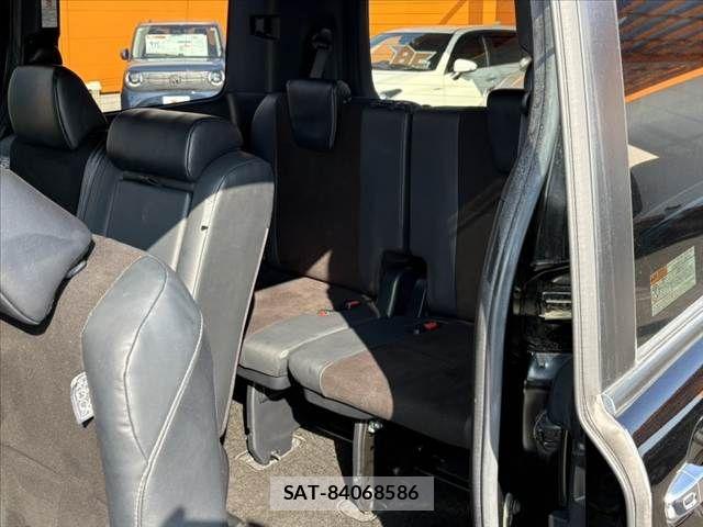 Toyota NOAH 2019-04 8209160-20