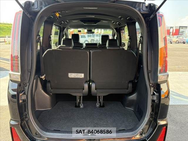 Toyota NOAH 2019-04 8209160-21