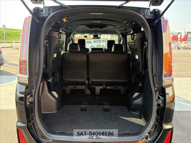 Toyota NOAH 2019-04 8209160-22