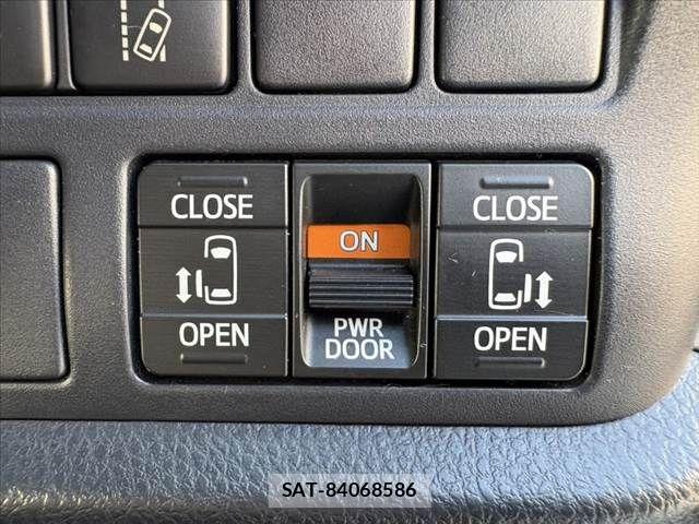 Toyota NOAH 2019-04 8209160-28