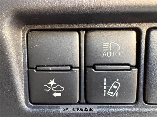 Toyota NOAH 2019-04 8209160-4