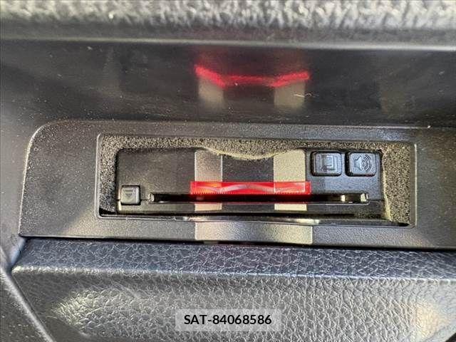Toyota NOAH 2019-04 8209160-5