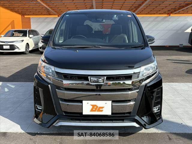 Toyota NOAH 2019-04 8209160-8