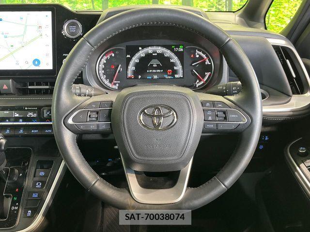 Toyota NOAH 2023-08 8209143-11