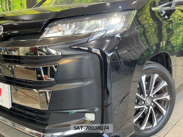 Toyota NOAH 2023-08 8209143-12