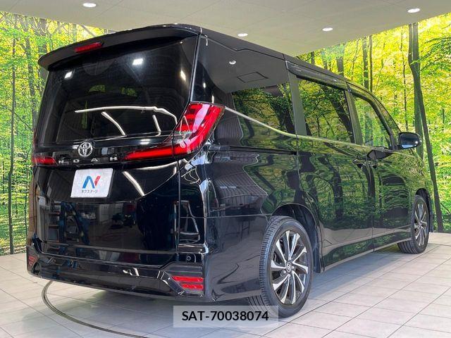 Toyota NOAH 2023-08 8209143-17