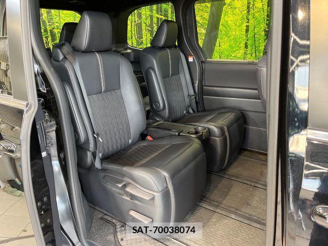 Toyota NOAH 2023-08 8209143-8