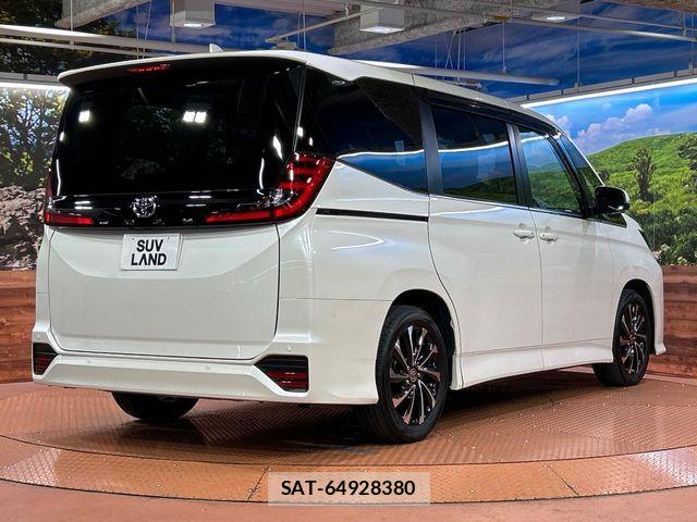 Toyota NOAH 2024-04 8209142-18