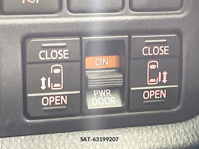 Toyota NOAH 2020-02 8209159-5