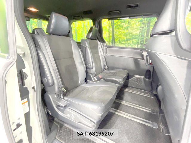 Toyota NOAH 2020-02 8209159-8