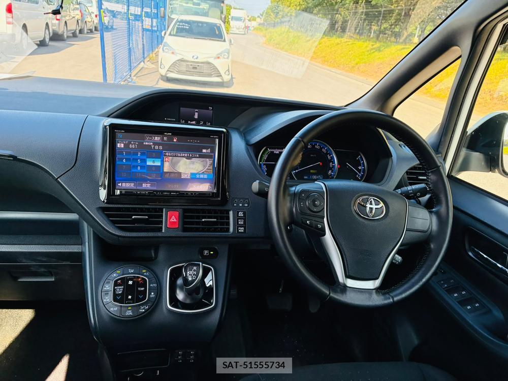 Toyota NOAH 2016-06 8112288-13